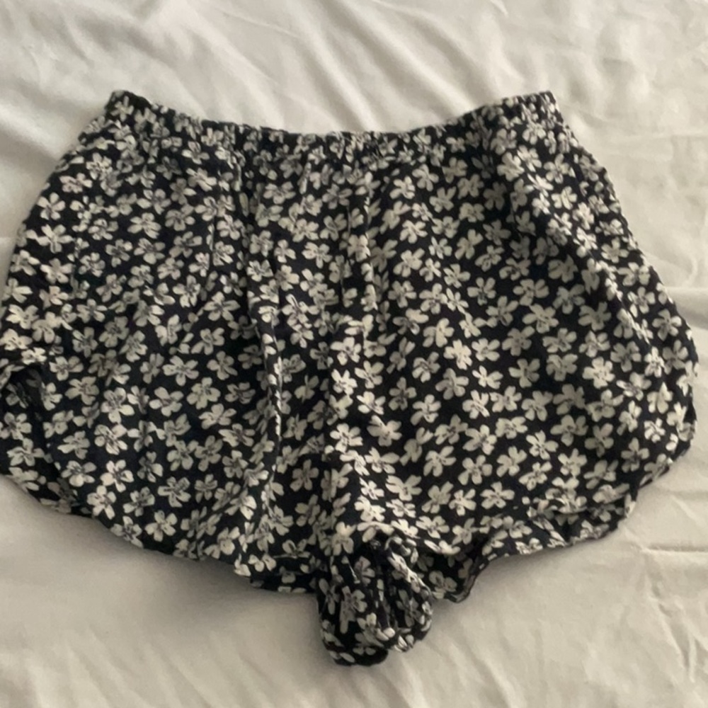 brandy melville cute floral shorts